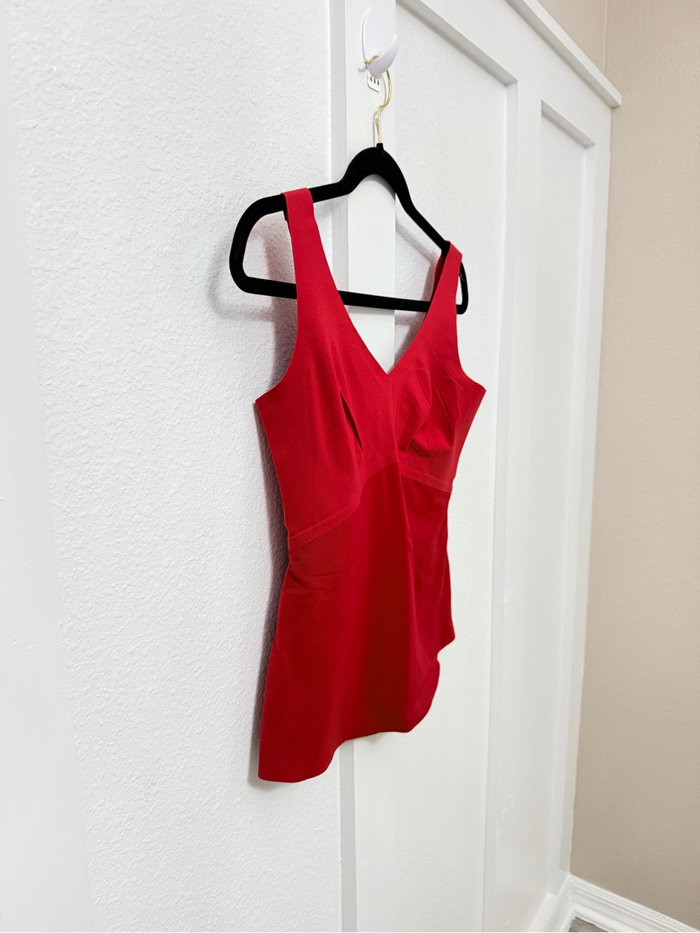 Honeylove Red Sculpting Camisole with Support - Picture 6 of 12